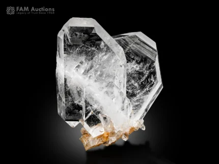 Floater faden quartz crystal with calcite from Pakistan.