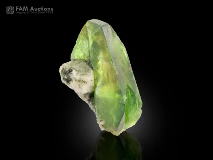 Green Titanite crystal with sharp termination on Albite matrix and chlorite spray